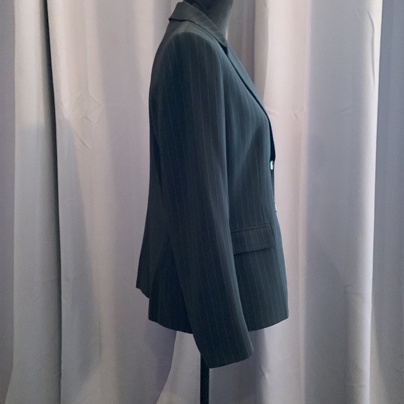 Stunning black with blue pinstripe women’s suit jacket by STRESA. ASL size 10. - Picture 4 of 7